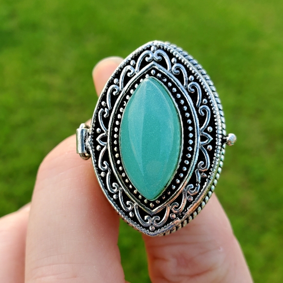 New Oversized Chalcedony 925 Silver Poison Ring. - Picture 14 of 16